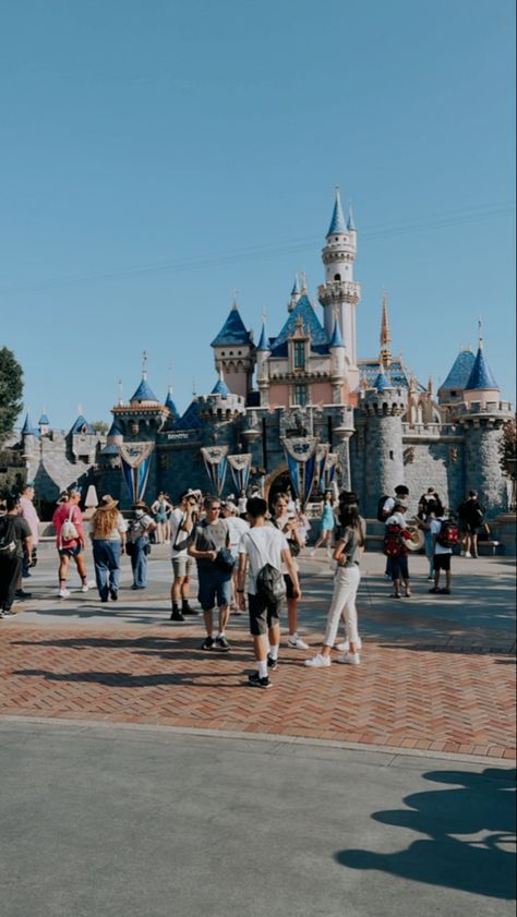 Disneyland Background, Zepeto Wallpaper, Zepeto Edit, Disneyland Castle, Zepeto Background, Perfect Background, Stitch Drawing, Disney World, Disneyland