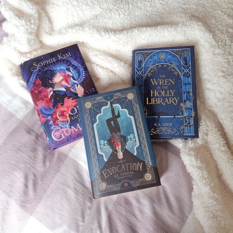 fantasy friday 🫧🦋🖤 i have always been a big fan of fantasy (i watched and read a lot of it growing up), but over the last few years, i've been loving the romance genre, too. it has definitely taken over my grid the most, so here's three recent additions to my fantasy tbr to change it up a bit... - the god and the gumiho by @sophiekimwrites - evocation by @stgibsonauthor - the wren in the holly library by @authorkalinde q: what genre(s) do you own the most of? 📖 . . . . . . . . . . . . . ... Asian Folklore, Middle School Books, Fiction Books Worth Reading, Healing Books, Greek Myth, Book Genre, Academia Fashion, Unread Books, Beautiful Books