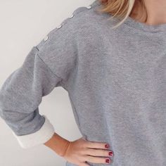 Couture Sweat, Couture Blouse, Sewing Couture, Couture Top, Couture Sewing, Diy Couture, T Shirt Oversized, Dress Codes, Diy Clothes