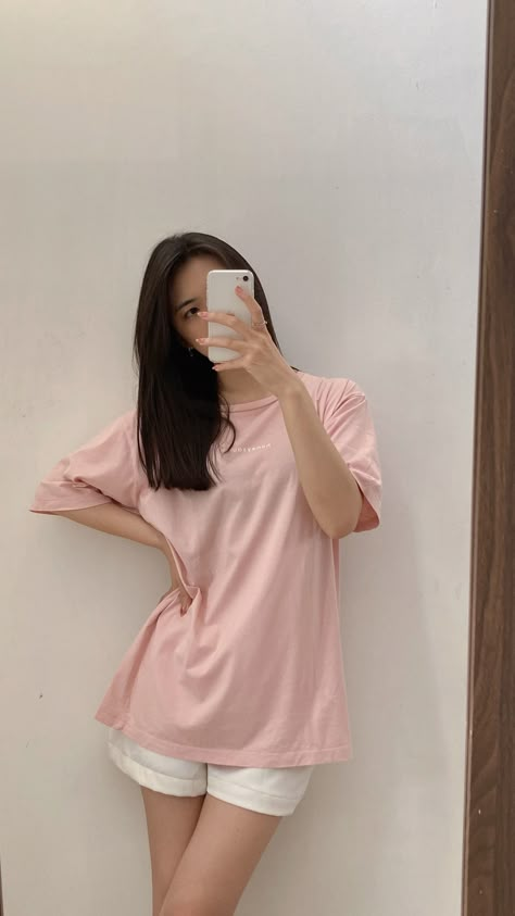 Korean Home Outfit, Comfy House Outfit, Pambahay Outfit, Outfit Celana Pendek, Dress For College, Aesthetic Tshirts, Homewear Outfit, Work Attire Women, Modest Girly Outfits