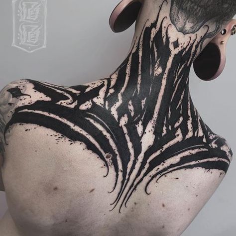 𝐁𝐀𝐒𝐓𝐈𝐀𝐍 𝐁𝐋𝐀𝐔 (@bb_bastianblau) • Instagram photos and videos Ornamental Lettering, Black And White Tattoos, Dark Lettering, Forest Tattoo, White Tattoos, Throat Tattoo, Muster Tattoos, Dark Art Tattoo, Makijaż Smokey Eye