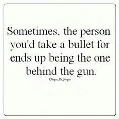 You've been ruthlessly and callously discarded. You see your ex with the new target. They are parading themselves and their new found "love" all over social media. They are creating quite the image... Backstabbers Quotes, Family Betrayal Quotes, Backstabbing Quotes, Family Betrayal, Quotes Distance, Fake Friend Quotes, Betrayal Quotes, Quotes Family, Braut Make-up