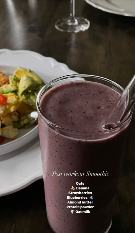 Health lifestyle smootie fruits protein easy Smoothie Aesthetic, Healthy Juice Drinks, Fruit Smoothie Recipes Healthy, Post Workout Smoothie, Smoothie Recipes Healthy Breakfast, Healthy Lunch Meal Prep, Smoothie Ideas, Food Motivation, Healthy Drinks Smoothies