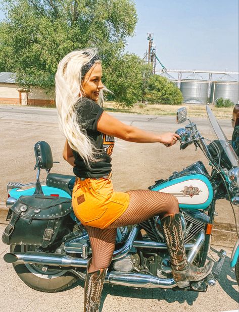 Biker Babe Aesthetic, Western Motorcycle Aesthetic, Biker Country Outfit, Biker Bar Outfit, Bike Week Outfits Daytona, Sturgis Outfit Ideas, Bike Week Outfits Biker Chic, Edgy Country Outfits, Harley Davidson Outfits Woman