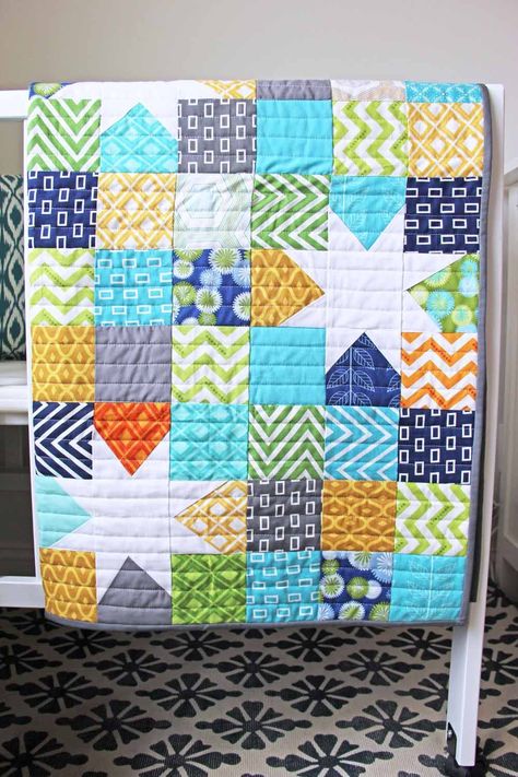 Colchas Quilting, Charm Square Quilt, Charm Pack Quilt, Charm Pack Quilts, Quick Quilt, Quilt Modernen, Charm Quilt, Quilt Baby, Nine Patch