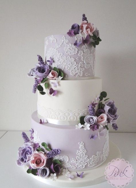 Purple And Rose Gold Wedding, Lavender Sage Wedding, Wedding Ideas Dark, Wedding Cakes Lilac, Sugar Flower Wedding Cake, Lavender Wedding Cake, Cakes Elegant, Wedding Cake Prices, Wedding Cakes Elegant