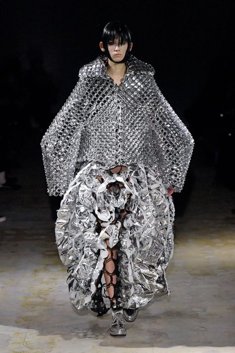 Dover Street Market London, Fashion Collection Inspiration, Outrageous Fashion, Noir Kei Ninomiya, Kei Ninomiya, Conceptual Fashion, Dover Street Market, Metallic Design, Fashion Design Collection