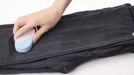 Remove Lint From Black Clothes, How To Remove Lint From Clothes, Laundry 101, How To Remove Lint, Remove Lint From Clothes, Remove Lint, Laundry Tips, Lint Brush, Clean Green