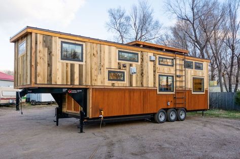 Ross's 35-foot Gooseneck Tiny House by MitchCraft Tiny Homes Building Tiny House, Container Structure, Tiny Mobile Home, Camper Rebuild, Tiny House Prefab, Granny Unit, Trailer Tiny House, Mobile Tiny House, Diy Tiny House Plans