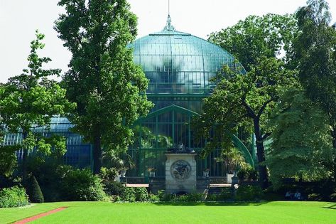 The Insider’s Guide to the Must-See Gardens of Paris Paris Walking Tour, European Heritage, Paris Neighborhoods, Paris Garden, Paris Tourist, Tourist Office, Paris Tours, Mansions Homes, Kew Gardens