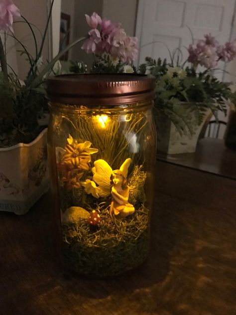 Fairy Garden Bedroom, Fairy Lights In A Jar, Mason Jar Art, Fairy Night Light, Fairy Lights Garden, Fairy Bedroom, Fairy Room, Girl Nursery Themes, Fairy Lanterns