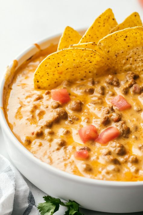 Creamy Ground Beef Queso Dip Ground Beef Queso Dip, Ground Beef Queso, Beef Queso Dip, Chili Queso Dip, Chili Queso, Creamy Ground Beef, Homemade Dips, Queso Dip, Beef Chili