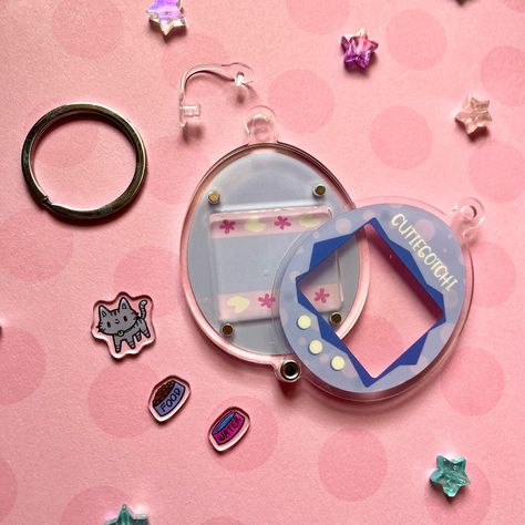 The Cutiegotchi! An openable and customizable shaker keychain 💕🐱 and mini charm packs too! . . . . . #customkeychain #openablekeychain #shakercharm #carlovers #cutiegotchi #pinkstuff #nostalgicart #cutecats Shaker Keychain Ideas, Shaker Charm, Shaker Keychain, Keychain Ideas, Charm Packs, Kawaii Things, Merch Ideas, Nostalgic Art, Cute Kitty