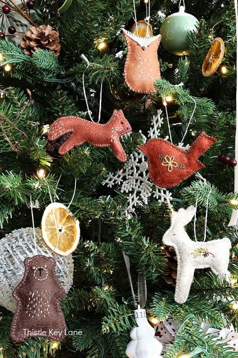 Simple Felt Woodland Animal Christmas Ornaments - See how to create felt ornaments for your Christmas tree or for handmade gift toppers. Simple Felt Patterns and Embroidery Ornaments. Woodland Theme Ornaments Or Decorations. Woodland Felt Animals Fox, Bear, Owl, Deer, Bird. Woodland Theme Tree Topper, Felt Animals Christmas, Christmas Decorations Knitted, Nordic Felt Christmas Decorations, Animal Christmas Decorations, Christmas Tree With Felt Ornaments, Woodland Creatures Christmas Tree, How To Felt Animals, Quilted Christmas Decorations