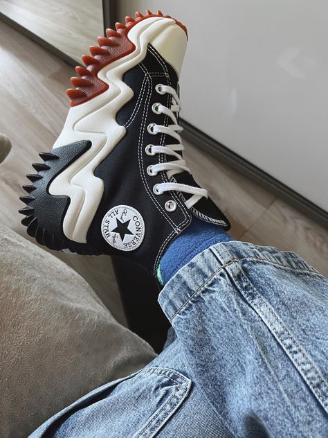 Black converse Converse High Motion, Converse Motion, Botas Outfit, Stars Converse, Converse Run Star Motion, Shoes Aesthetic, Converse Run, Pretty Shoes Sneakers, Converse Run Star