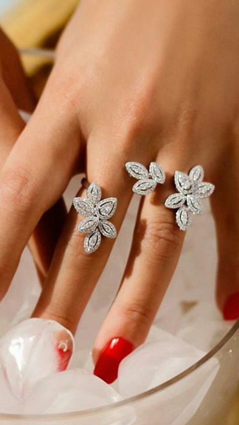 Cocktail Ring Designs, Fancy Diamond Ring, Diamond Bracelet Design, Diamond Rings Design, Fancy Rings, Gold Rings Fashion, Bangles Jewelry Designs, Diamond Jewelry Designs, Diamond Cocktail Rings