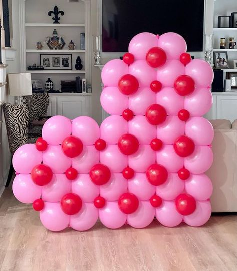 Atlanta �🎈BALLOONS🎈 on Instagram: "♥️Heart ♥️ balloon #valentines #valentinesday #puppylove #suportsmall #sayiloveyou #heartballoon #balloonheart #valentinesdayballoons #dogstagram #atlantaballoons #heart #love #balloons #atlantaballoonstylist #valentines #pinkheartballoons #balloons" Valentines Day Balloon Backdrop, Heart Balloon Arch Diy, Galentines Balloon Arch, Balloon Heart Arch, Valentines Day Balloon Decorations, Valentines Balloon Backdrop, Valentines Day Balloon Arch, Balloon Heart Wall, Valentine Balloon Arch