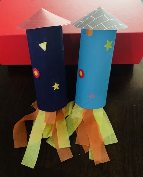 Rocket Ship with Toilet Paper Roll Paper Rocket Ship, Rocket Ship Craft, Paper Rocket, Mario Crafts, Paper Rockets, Papel Bond, Rocket Craft, Diy Rocket, Easy Toddler Crafts