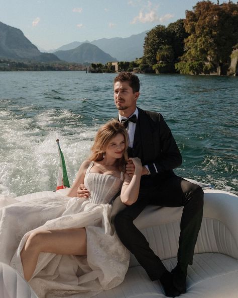 Wedding Photographer Italy, Portugal, France, Amsterdam (@sandrinephiliephotography) • Instagram photos and videos Lake Como Wedding Photos, Lake Como Prewedding, Lake Como Boat Photoshoot, Wedding Photos Italy, Lake Como Engagement Photos, Lake Como Elopement, Lake Como Boat, Boat Engagement Photos, Them Aesthetic