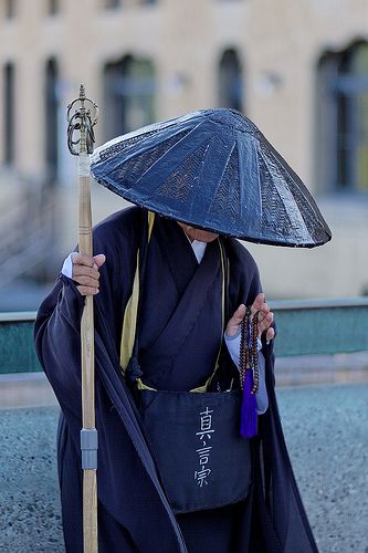 Mendicant Monk, Kyoto | © Florent Chevalier - All rights res… | Flickr Guerriero Samurai, Tokushima, 일본 패션, Japan Culture, Kyushu, Art Japonais, Aikido, People Of The World, World Cultures