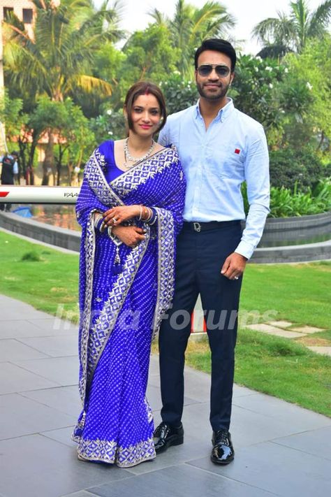 Suits For Newly Wed Bride, Ankita Lokhande, Bride And Groom Outfits, Indian Movie, Indian Wedding Video, Newly Wed, Romantic Couples Photography, Simple Kurta Designs, Long Dress Design