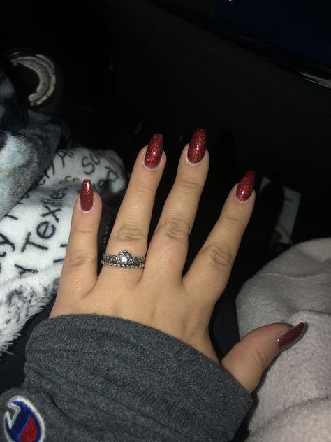 sparkly red nails, christmas themed. low key basic but pretty lol🎄 Sparkly Red Nails, Red Nails Christmas, Nails Christmas, Low Key, Red Nails, Christmas Nails, My Nails, Christmas Themes, Nail Inspo