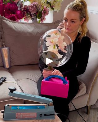 1M views · 5.5K reactions | Putting flowers in a balloon | This would be so cute at a wedding ��😍 🌷 | By TylaFacebook Liverpool Life, Balloon Gifts, Start A Small Business, Liverpool Uk, Balloon Gift, Believe In Yourself, Diy Projects To Try, Believe In You, All Time