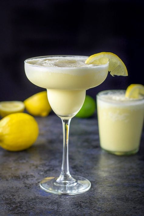 Lemon Curd Margarita Cocktail Margherita Drink, Sangria Margarita Recipe, Classic Margarita Recipe, Easy Lemon Curd, Cocktail Fruit, Pineapple Margarita, Cocktail Serving, Margarita Cocktail, Margarita Recipe