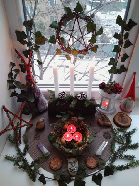 Yule Aesthetic, Yule Altar, Yule Ideas, Yule Traditions, Yule Decor, Yule Crafts, Altar Inspiration, Yule Celebration, Yule Goat