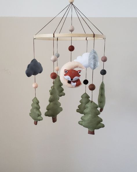 Diy Mobiles, Fox Baby Nursery, Fox Mobile, Forest Nursery Decor, Moon Mobile, Diy Nature, Circle Top, Woodland Mobile, Cot Mobile