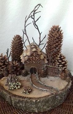 Pine Cone Art, Acorn Crafts, Pallet Christmas Tree, Fairy House Diy, Fairy Garden Crafts, Pallet Christmas, Cones Crafts, Pine Cone Crafts, Autumn Crafts