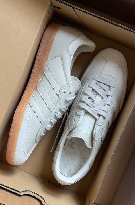 adidas samba beige Adidas Samba Beige Outfit, Beige Sambas, Adidas Samba Beige, Samba Shoes, Shoe Wishlist, Beige Outfit, Shoes Photography, Adidas Spezial, Shoe Inspo