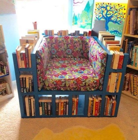 Pallet Reading Chair - Might not be made of pallets... but love this idea. So cute! I have no link to instructions... Bookshelf Chair Diy, Bookshelf Chair, Kura Bed, Pallet Chair, Bookshelves Diy, Diy Holz, Reading Chair, Diy Chair, Book Shelf