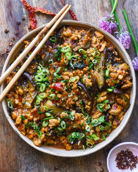 Eggplant Tofu Recipe, Eggplant Tofu, Popular Chinese Dishes, Chinese Eggplant, Spicy Eggplant, Mapo Tofu, Food Rules, One Pot Dinner, Eggplant Recipes