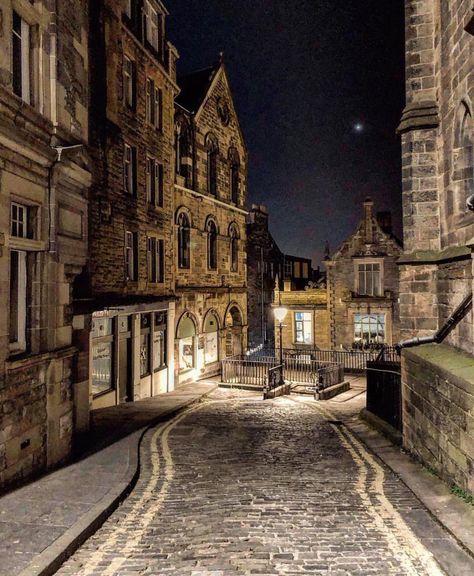 Grey November, Scotland Aesthetic, Scotland Forever, Old Stone Houses, Sketching Ideas, London Night, London Architecture, Edinburgh Scotland, New Town