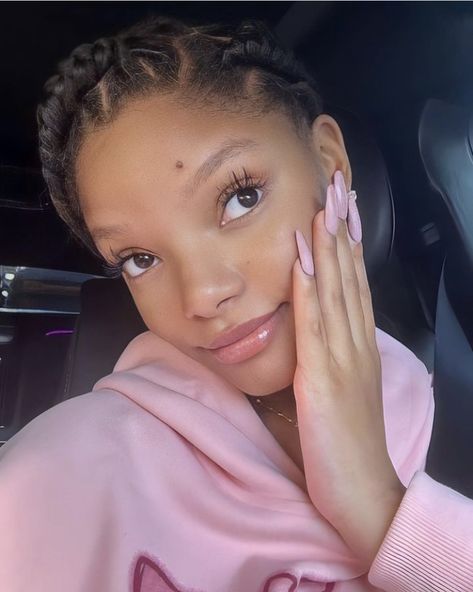 Halle Bailey Aesthetic, Chloe Halle, Chloe And Halle, Chloe Bailey, Chloe X Halle, Halle Bailey, Pink Life, Protective Style, Locs Hairstyles