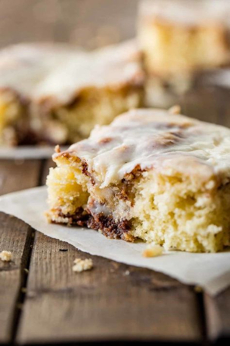 Sheet Cakes ~ from Texas to Maine and back, sheet cakes are a summer staple and I love them!  Whether it's a birthday, a barbecue, a wedding, or a potluck, you need to have a great sheet cake recipe at the ready.  #sheetcake #texassheetcake #cake #snackcake #chocolatecake #whitecake #yellowcake #bananacake #strawberycake #carrotcake #peanutbuttercake Cinnamon Roll Sheet Cake, Cinnabon Cinnamon Roll Cake, Cinnabon Cake, Coconut Sheet Cakes, Vanilla Sheet Cakes, Milk Chocolate Fudge, Nursing Cake, Chocolate Fudge Frosting, Chocolate Sheet Cake