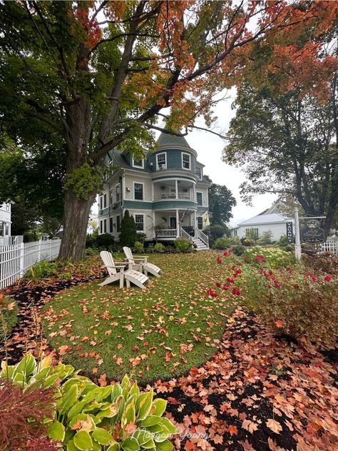 Maine Countryside, Maine Aesthetic, Bangor Maine, Dream Houses, Future House, Curb Appeal, Scream, 20 Years, House Ideas