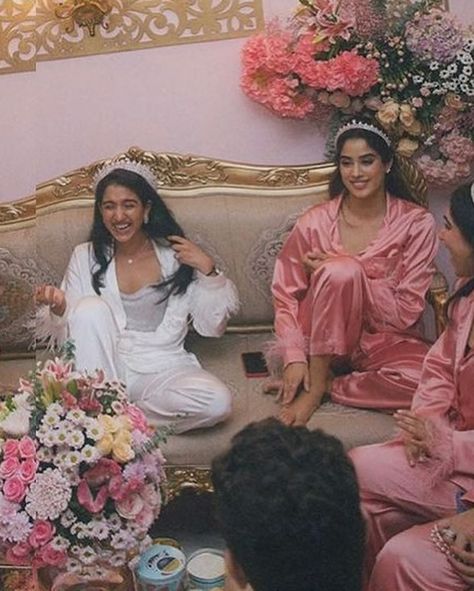 Here’s your look inside Radhika Merchant’s princess-themed slumber party, along with @janhvikapoor & friends. #VogueNews Radhika Merchant, Bff Poses, Trendy Outfits Indian, Snap Streak Ideas Easy, Indian Look, Beauty Tips For Hair, Bollywood Wedding, Vogue India, Wedding Hair Inspiration