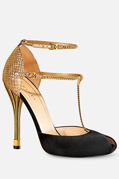 Black & Gold Gucci Dress Shoe Amazing Shoes, Elegante Casual, All About Shoes, Gorgeous Shoes, Fabulous Shoes, Carrie Bradshaw, Shoe Closet, Crazy Shoes, If The Shoe Fits