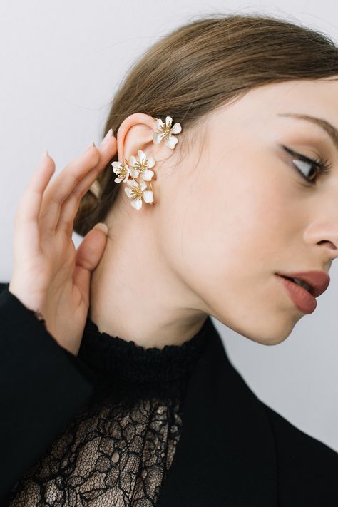 Wedding Ear Cuff, Bridal Ear Cuff, Flower Ear Cuff, Majestic Accessories, Hair Accessories For Brides, Jeweled Hair Accessories, Flower Ear Cuffs, Bead Hair Accessories, Resin Jewelry Diy