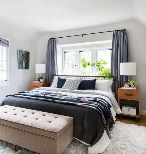 The Right Way To Make Your Bed - Our 5 Best Formulas - Emily Henderson #howtomakeyourbed #organization #bedroomideas Cottage Tudor, Modern English Cottage, Lakehouse Bedroom, Small Apartment Bedrooms, Decor Ikea, Emily Henderson, Bedroom Refresh, Make Your Bed, English Cottage