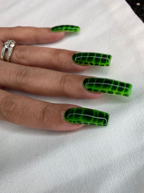 Black And Green Croc Nails, Matte Croc Nails, Green Reptile Nails, Black And Green Spooky Nails, Gator Skin Nails, Green Snake Print Nails, Green Alligator Nails, Chrome Crocodile Nails, Crocodile Nails Green