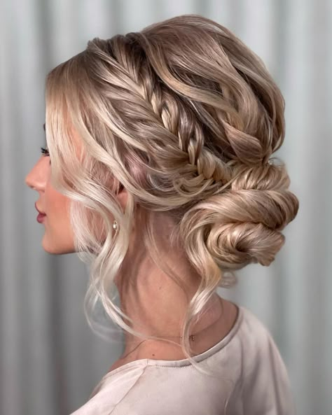 39 Best Pinterest Wedding Hairstyles Ideas | Wedding Forward Moh Hair, Wedding Braids, Quick Braided Hairstyles, Wedding Hair Ideas, Short Wedding Hair, Wedding Hair Makeup, Braided Hairstyles Easy, Prom Hairstyles, Braids For Short Hair