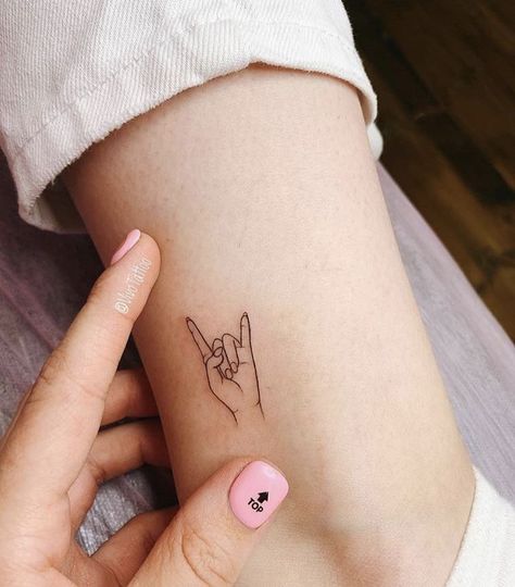 Simple Tattoos Men, Simple Tattoo With Meaning, Tato Flash, Simple Tattoos For Women, Tattoos Men, Simple Tattoo Designs, Small Tattoos Simple, Tattoos Geometric, Metal Tattoo