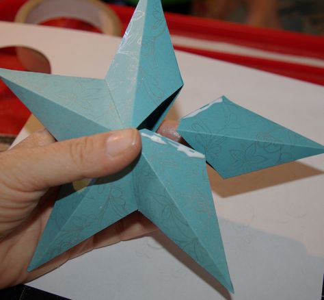 3d paper star template & tutorial 3d Paper Star, 3d Templates, Dollar Bill Origami, Paper 3d, Star Template, Paper Mache Crafts, 3d Star, Origami Instructions, Origami Stars