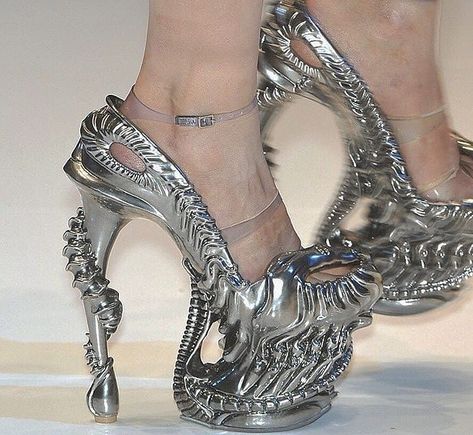 @expo156 on Instagram: “Alexander McQueen 'Alien' Shoe Plato's Atlantis Spring / Summer 2010 This shoe’s distinctive morphing of human and mechanical forms was…” Futuristic Fashion, Mode Inspo, Crazy Shoes, Fantasy Fashion, Fashion Week Spring, Womens Fashion Casual, Paris Fashion, Paris Fashion Week, Fashion Inspo Outfits