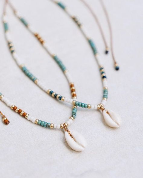 Cowrie Shell Beaded Necklace, Sea Shell Jewelry Diy, Shell Necklace Diy, Cowrie Shell Jewelry, Surf Jewelry, Cowrie Shell Necklace, Beachy Jewelry, Preppy Jewelry, Diy Collier