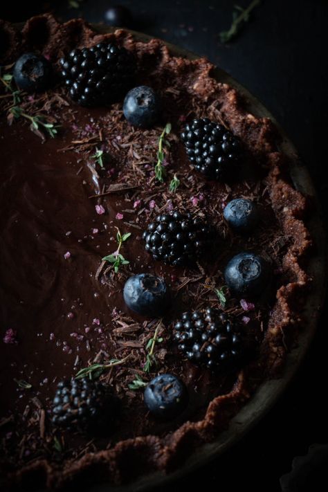 salty chocolate truffle tart with berries - twigg studios Xmas Baking Recipes, Fudge Tart, Tart With Berries, Summerween Party, Twigg Studios, Chocolate Truffle Cookies, Chocolate Decadence, Truffle Cookies, Chocolate Chip Shortbread Cookies