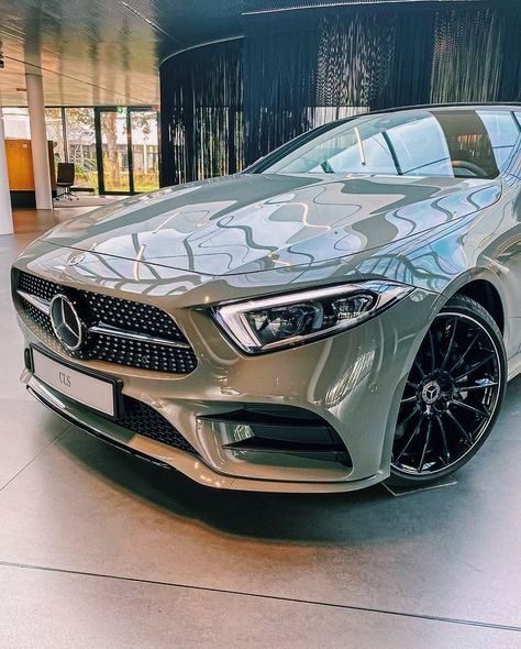 Mercedes Cla, Dream Cars Mercedes, Top Luxury Cars, Luxury Car Interior, Lux Cars, Luxury Lifestyle Dreams, Classy Cars, Fancy Cars, Super Luxury Cars